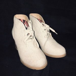 Cream/Tan wedges